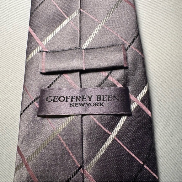 Kenneth Cole, Croft & Barrow, Geoffrey Beene Pink and Gray Tie Trio - Picture 9 of 11